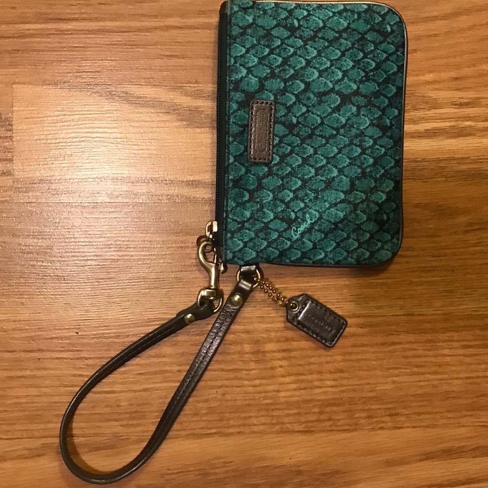 {coach} wristlet